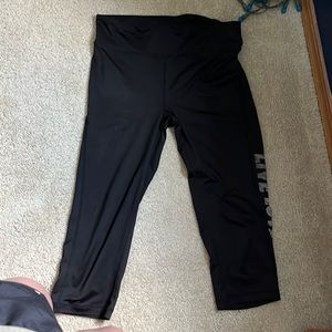 Black athletic capri leggings